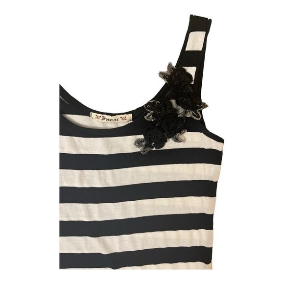 Forever striped T-shirt with lace and sequin flowers - Picture 2 of 2